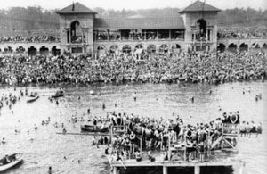 Crowds at the Sunnyside Bathing Pavilion - having a party! 